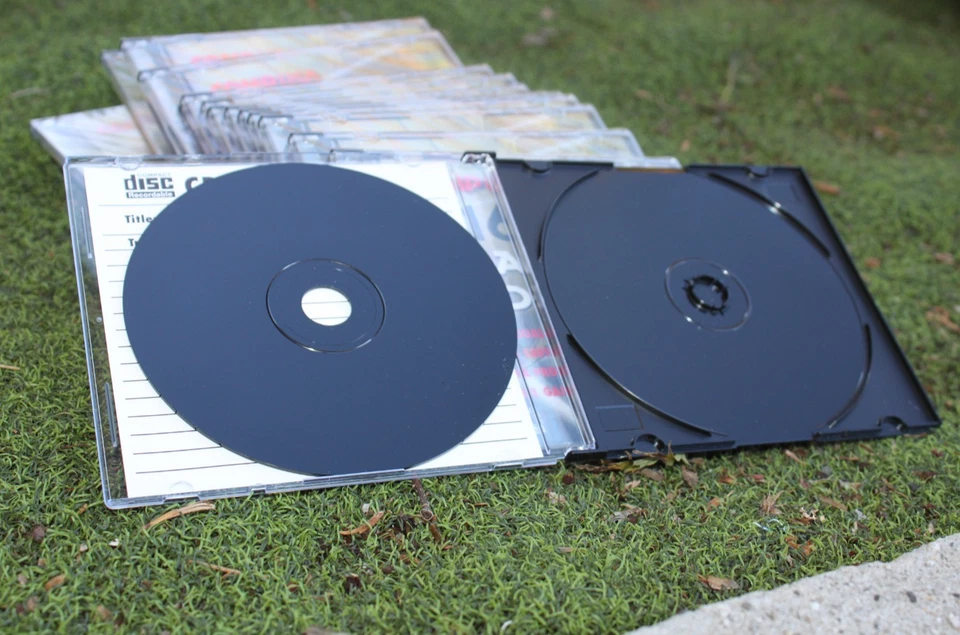 Comp USA Black 16x 80min 700mb CD-Rs, Set of 15 discs w/original box - Image 2 of 4