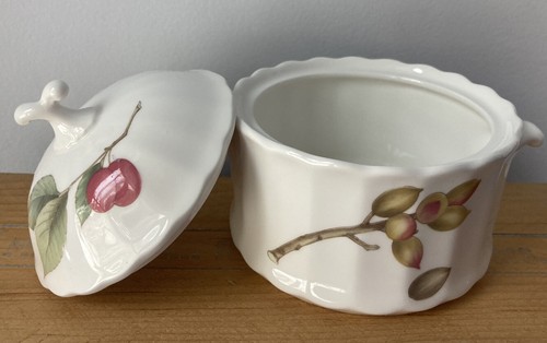 Mikasa Belle Terra Maxima Sugar Bowl Dish Lid CAJ05 Perfect Walnut Berries White - Picture 5 of 11