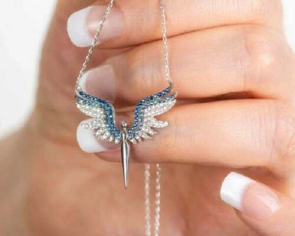 Collar de 18 cadenas colgante de ala de ángel sobre oro blanco de 14 quilates con zafiro y diamante de topacio Foto 3 de 4