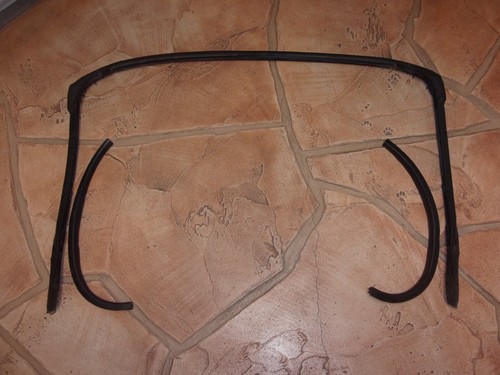 2006-2015 MAZDA MX-5 MIATA WINDSHIELD FRAME TO TOP SEAL/GASKET