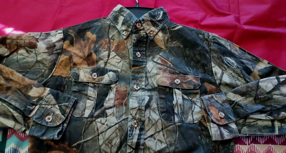 Camisa Liberty Boys LS ¿Cuello Botón, Talla 8-10??, Camouphlage "Madera Dura Realtree" Foto 3 de 4