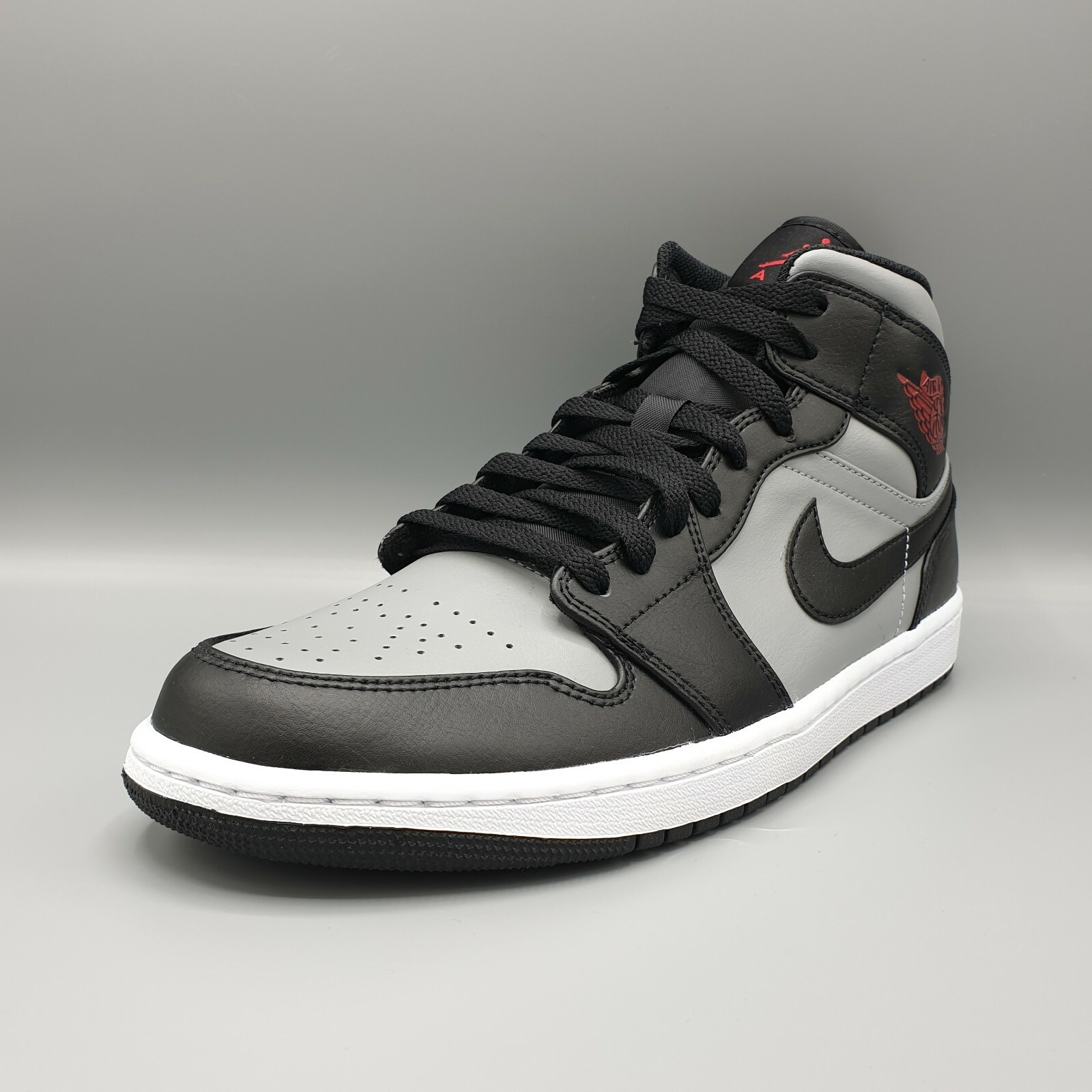 Купить Nike Air Jordan 1 Mid Shadow Red - на Аукцион DE из Германии с  доставкой в Россию, Украину, Казахстан