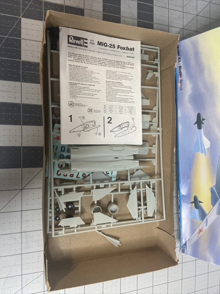 MIG-25 FOXBAT SOVIET INTERCEPTOR FIGHTER por REVELL ESCALA 1:100 #4068 completo Foto 3 de 4