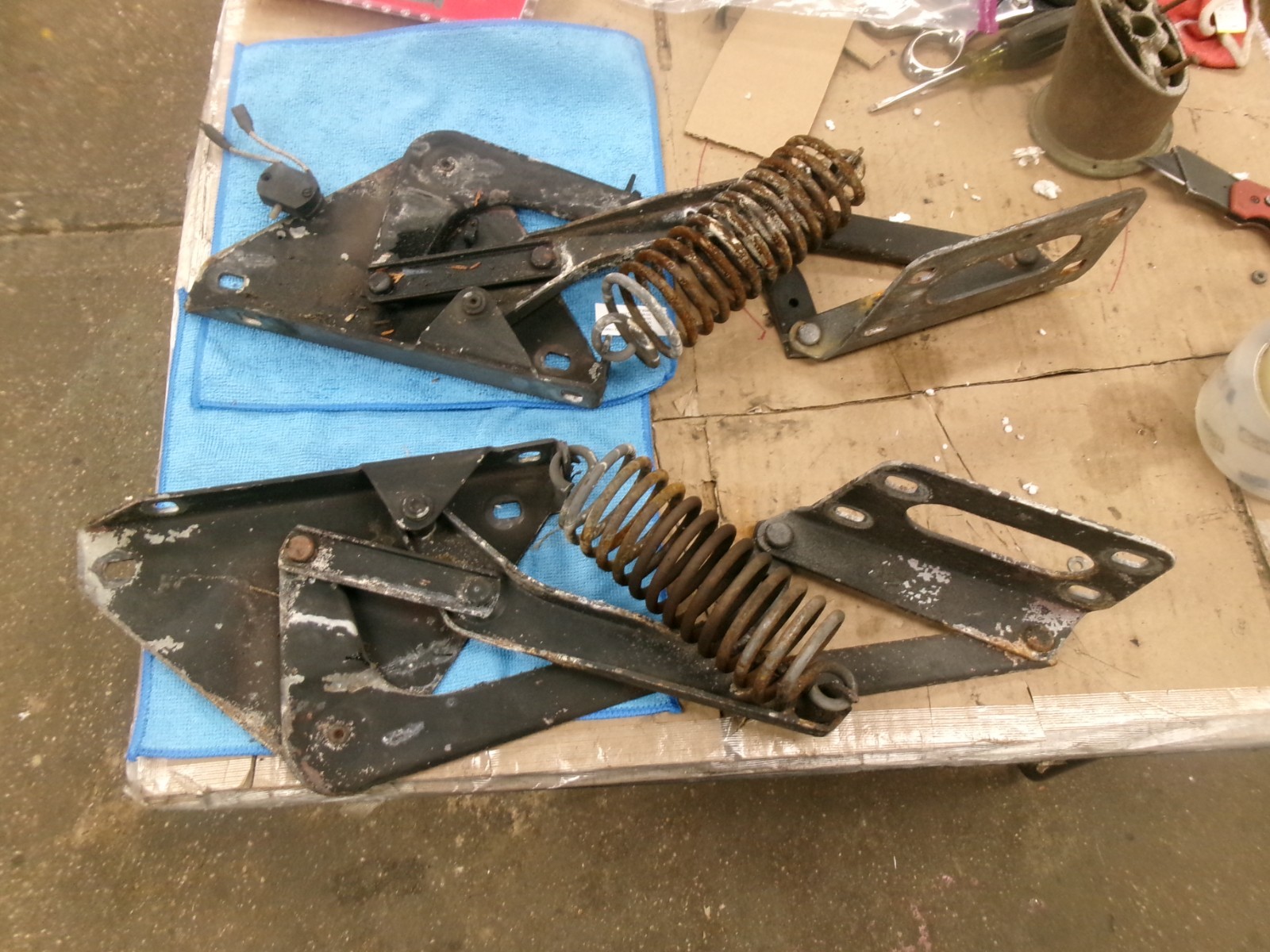 Rolls-Royce Silver Shadow 1965-1980 Front Engine lid hinges Set