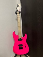Chitarra elettrica Charvel Sean modello lungo tipo Dinky rosa usata dal Giappone