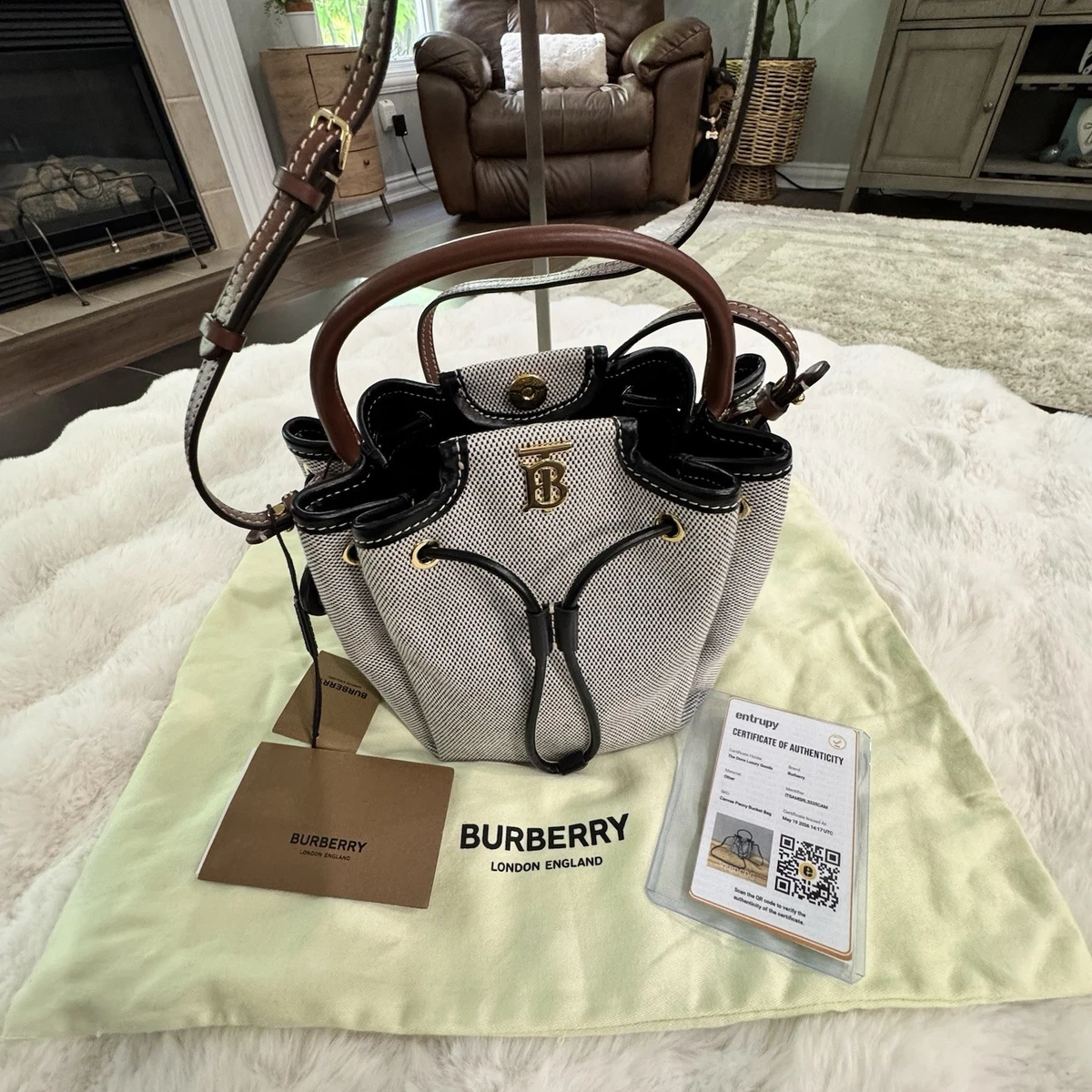 Burberry Drawstring Canvas Exterior Bags & Handbags for  display picture 1