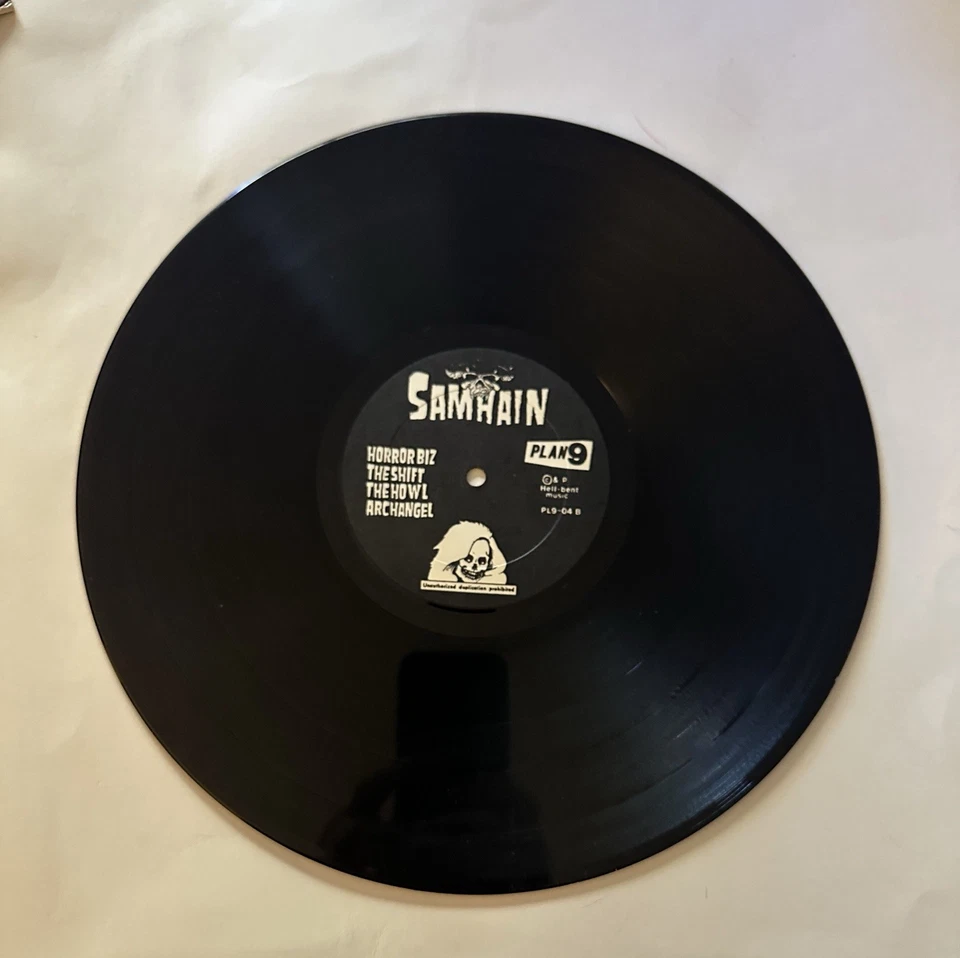 Samhain Initium черная виниловая пластинка как новая план 9 - Изображение 3 из 4