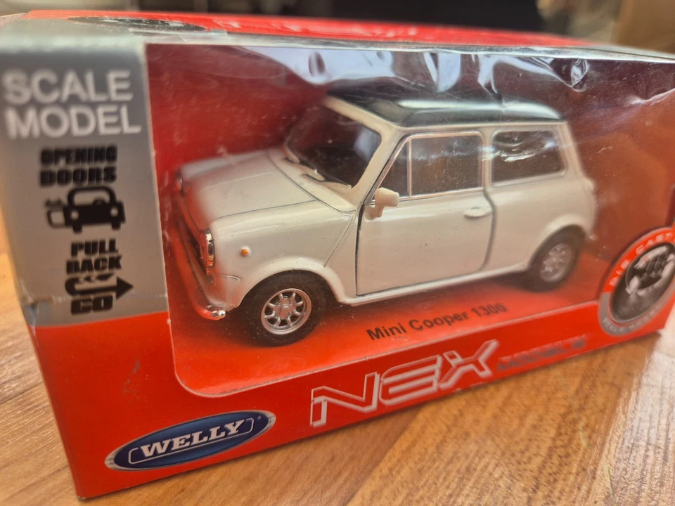 Modèle De Voiture Mini Cooper 1300 NEX WELLY Échelle 1:36 Toit Noir - Photo 3/4