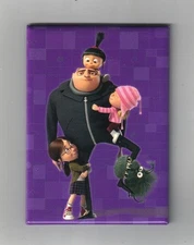 Despicable Me Movie Gru Holding the 3 Orphans Refrigerator Magnet, NEW UNUSED