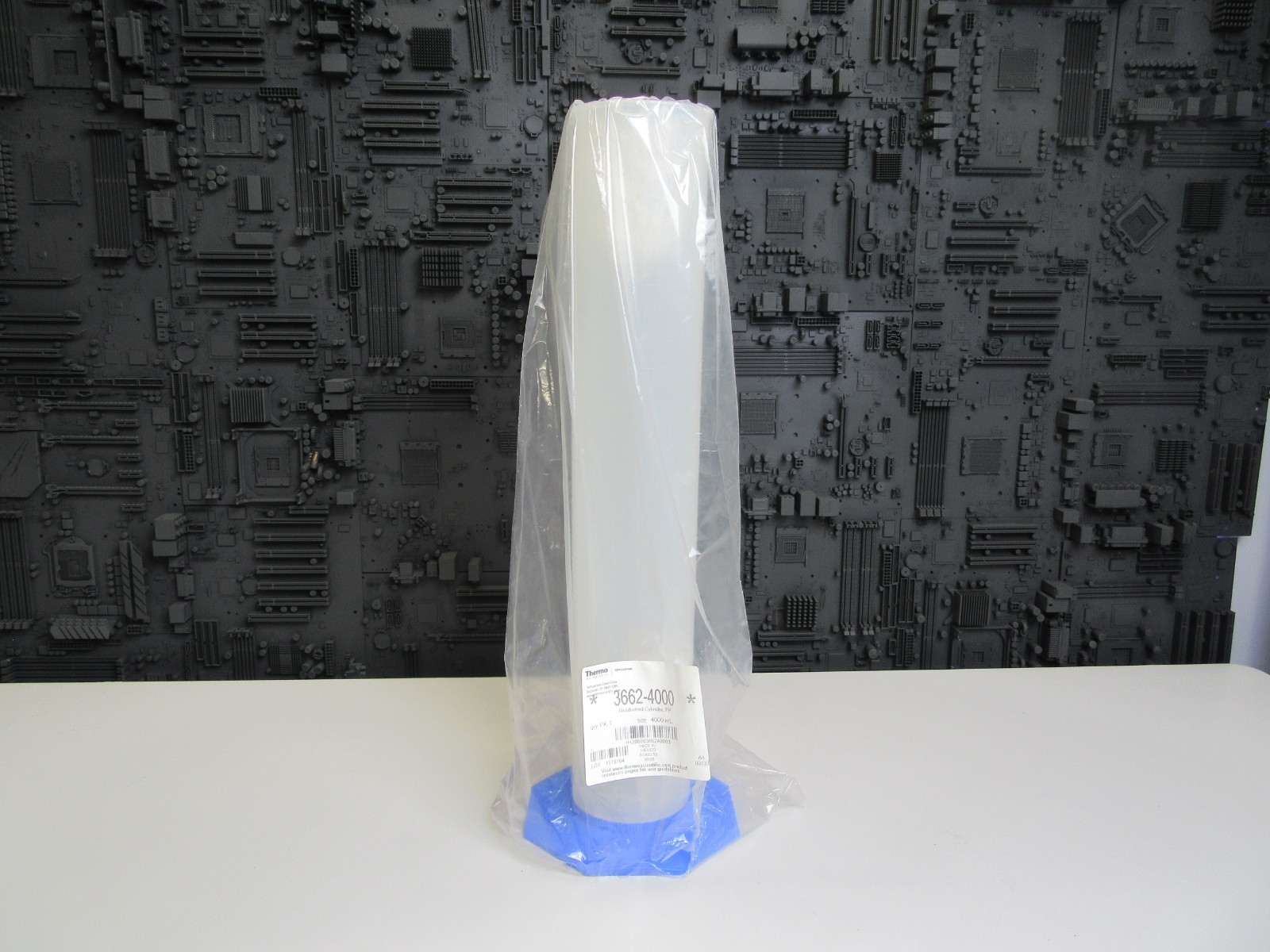NALGENE 4000mL 4L Polypropylene TC/TD Graduated Cylinder w/Pour Spout 3662-4000