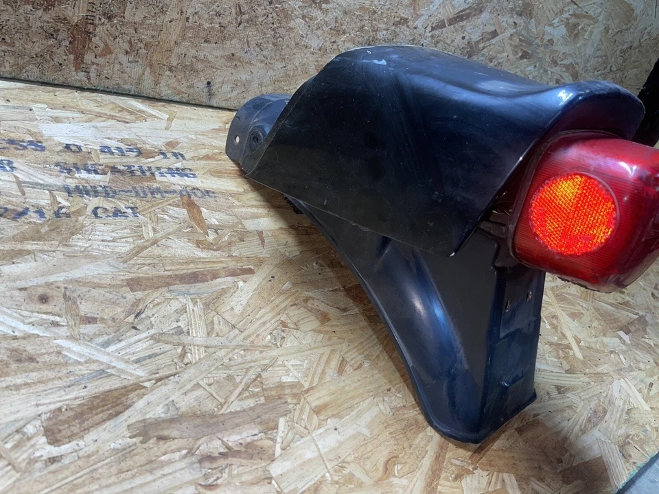 1978 铃木 GS750E 黑色后挡泥板护罩带尾灯 — 第 3/4 张图片