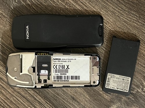 Téléphone portable vintage Nokia 3210 - 0,5 Mo - Noir (débloqué) GSM pour pièces uniquement - Photo 10 sur 15