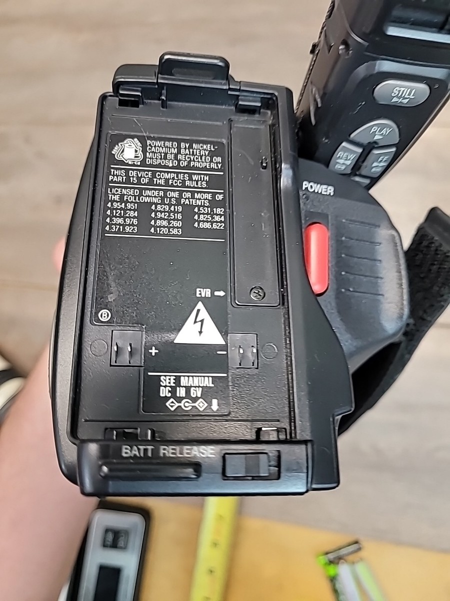 Quasar VM555 Palmcorder IQ VHSC 12x Zoom Video Recorder w/ Battery