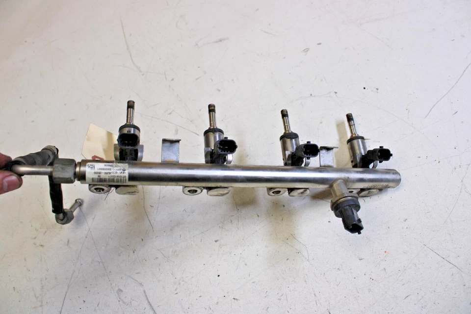 12-17 HYUNDAI VELOSTER 1.6L OEM TURBO RIEL DE COMBUSTIBLE CON INYECTORES Foto 2 de 3