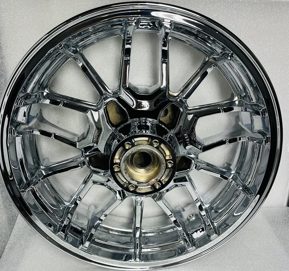 Rueda trasera Indian Indian Challenger cromada OEM 2020-24 MAG cambio de llanta Foto 4 de 4