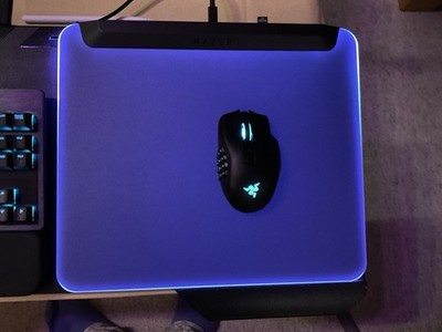Razer Firefly V2 Pro Komplett beleuchtetes RGB-Gaming-Mauspad, schwarz