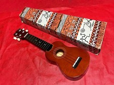 Hawaiian musical instrument ukulele with case, in good condition 1922-06-1