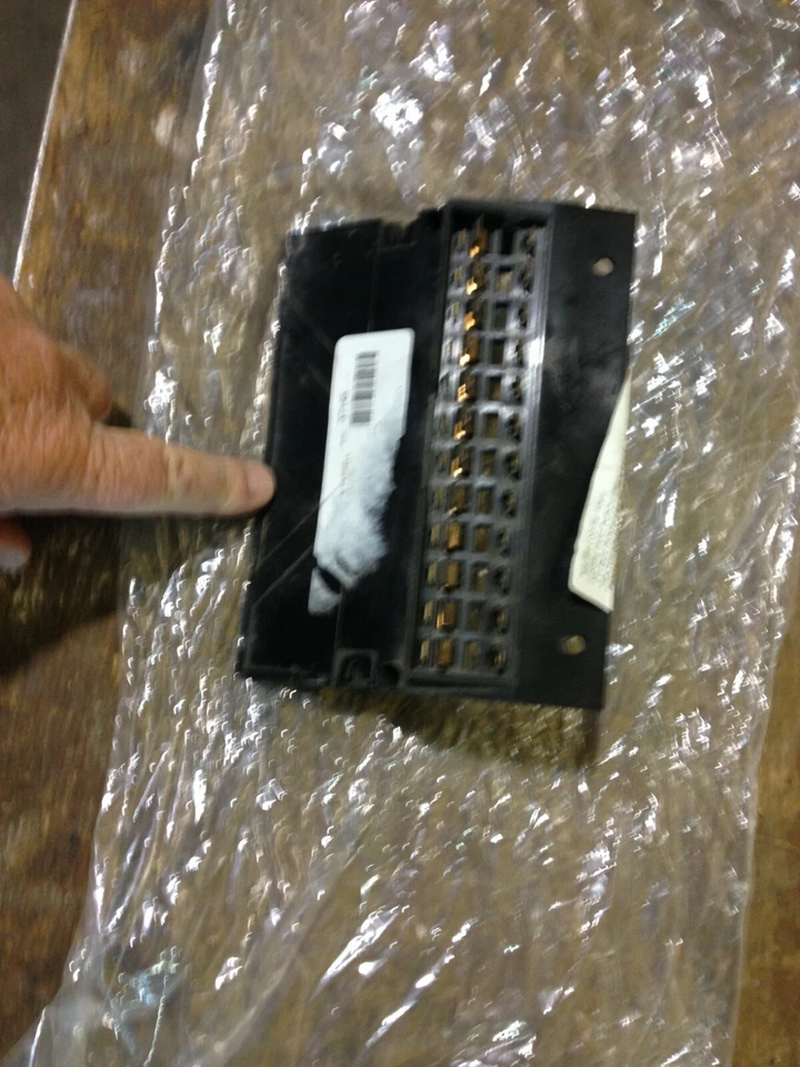 Caixa de fusíveis Volkswagen Super Beetle -1973-1979 -- vw # 135-937-505 - Imagem 3 de 4