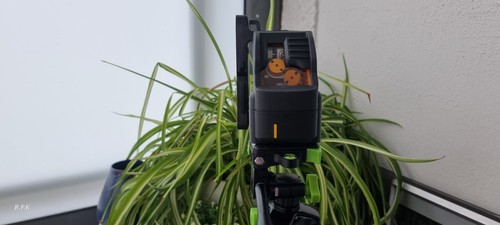 DeWALT DW088K - XJ Kreuzlinien-Laser mit Stativ und drei Halterungen NEU - Picture 7 of 8
