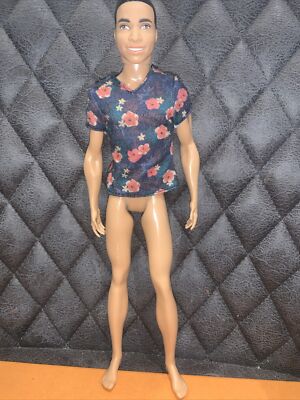 Barbie DGY66 - Fashionistas Ken Puppe, Blumen-T-Shirt