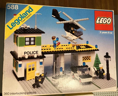 LEGO 588 Police Headquarters VINTAGE COMPLETE with Box & Instructions from 1979