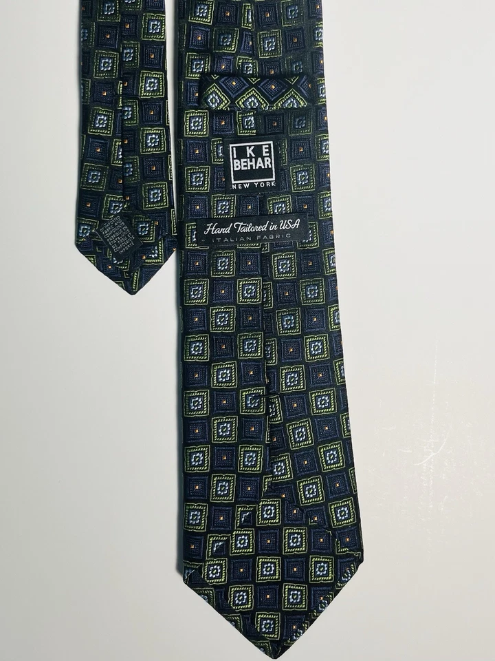 Corbata Ike Behar 100 % seda verde/púrpura/azul/negro cuadrados/puntos naranjas 3 1/16" Foto 3 de 4