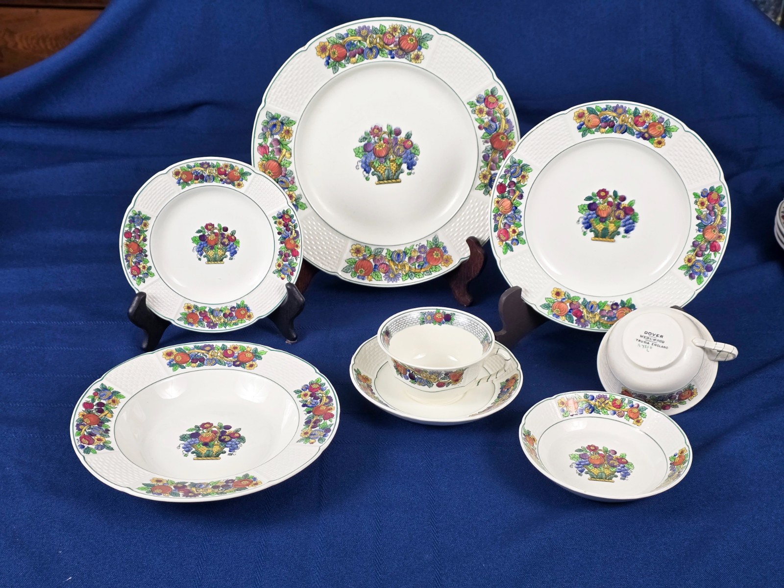 &ndash; Service For 4, Fruit Basket