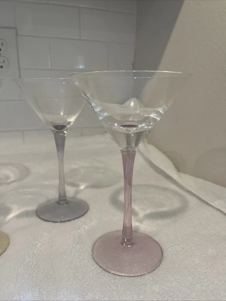 Juego de 4 vasos Martini con tallos de colores púrpura, rosa, verde, amarillo Foto 4 de 4