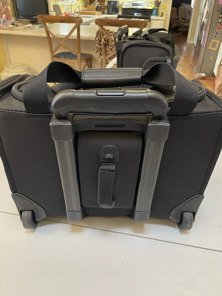 Briggs & Riley Baseline 2 Wheel Cabin Bag Black Rolling Luggage Suitcase U116-4 - Image 4 of 4