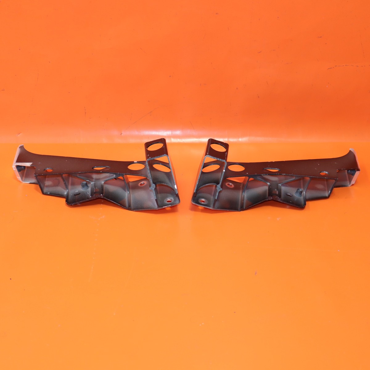 ASTON MARTIN DBX CROSSMEMBER BRACKET LEFT RIGHT 2021-2024 MY83-16708-AB OEM