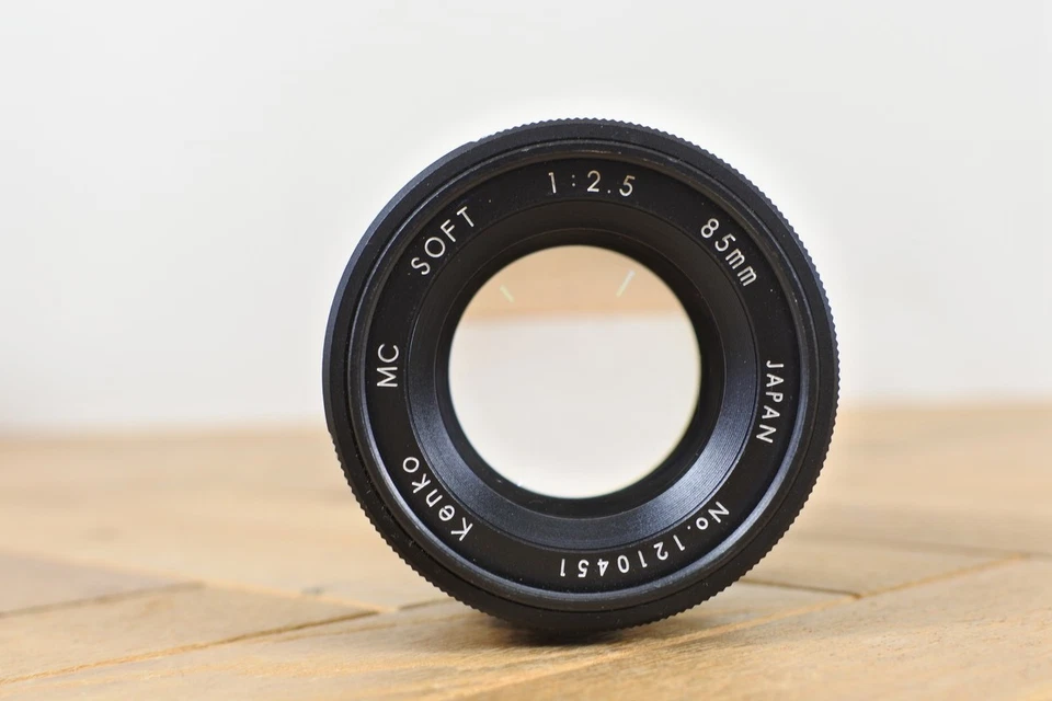 Kenko MC Soft 85mm f/2.5 M42 Screw Mount + Nikon F Adapter - Photo 2/4