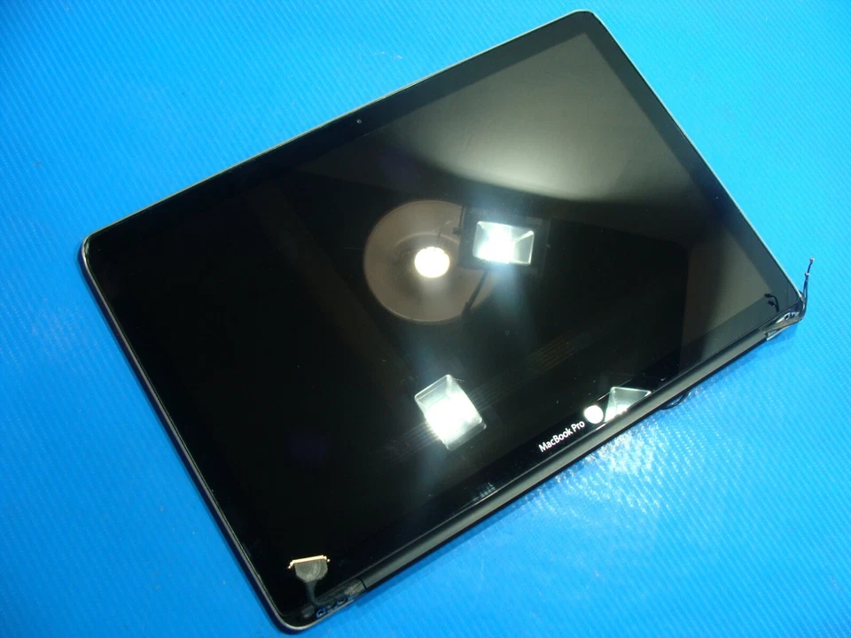 MacBook Pro A1286 15" Early 2010 MC371LL/A Glossy LCD Screen Assembly 661-5483 - Image 3 of 4