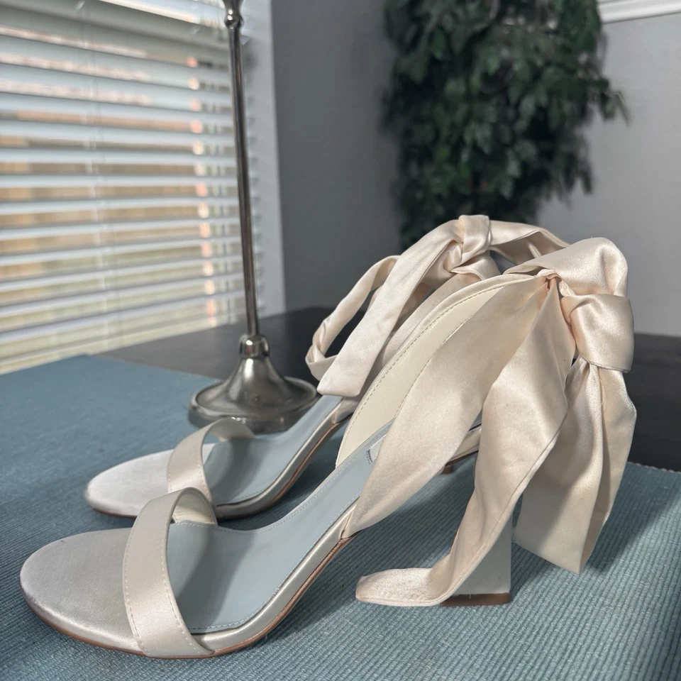 Nine West Kelsie Ivory ankle Tie Sandals Size 8.5 - Image 2 of 4