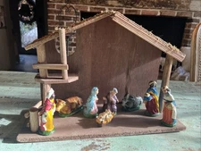 VINTAGE NATIVITY ITALY 8 PC. SET HOLY FAMILY WISEMEN ANIMALS 4 IN. With Manger