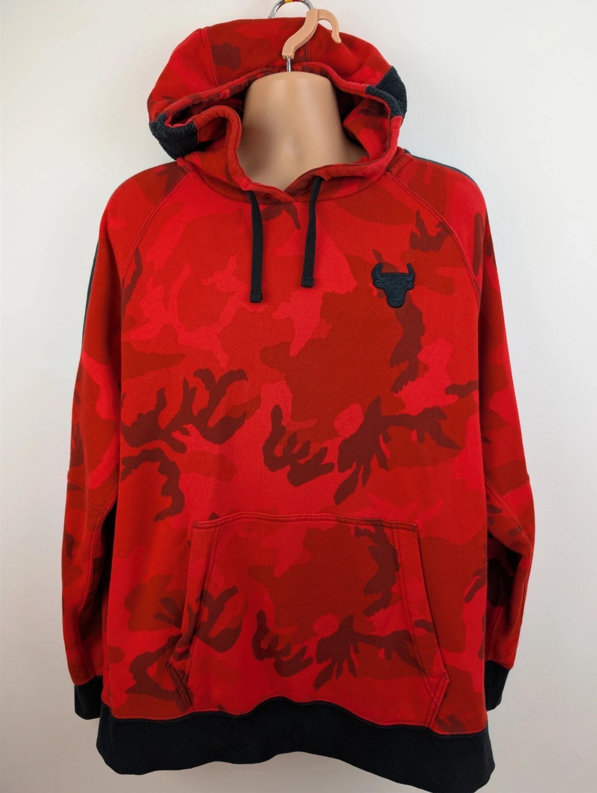 Nike Chicago Bulls Courtside Hoodie Red Camo. Mens XXL. DN3621
