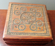 VINTAGE HAND CARVED WOODEN TRINKET BOX 4 1/4" X 4 1/4"