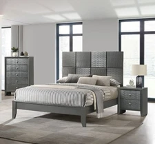 Beautiful Gray Finish Square Panel King Bed 3pc Master Bedroom Furniture Set