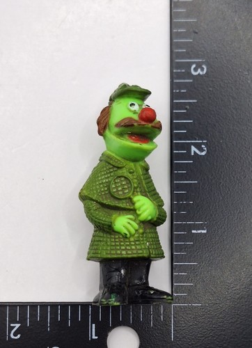 Sesame Street SHERLOCK HEMLOCK 2.5" Muppets Inc Cake Topper PVC Figure - Foto 8 di 8