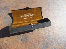 Vintage Valet Auto/Strop Razor, Made In USA Felt Lined Box, About 4 x 2 Inches