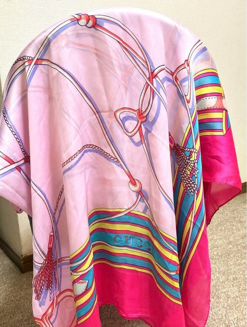 Foulard GUCCI tissu authentique mode rose bleu clair jaune