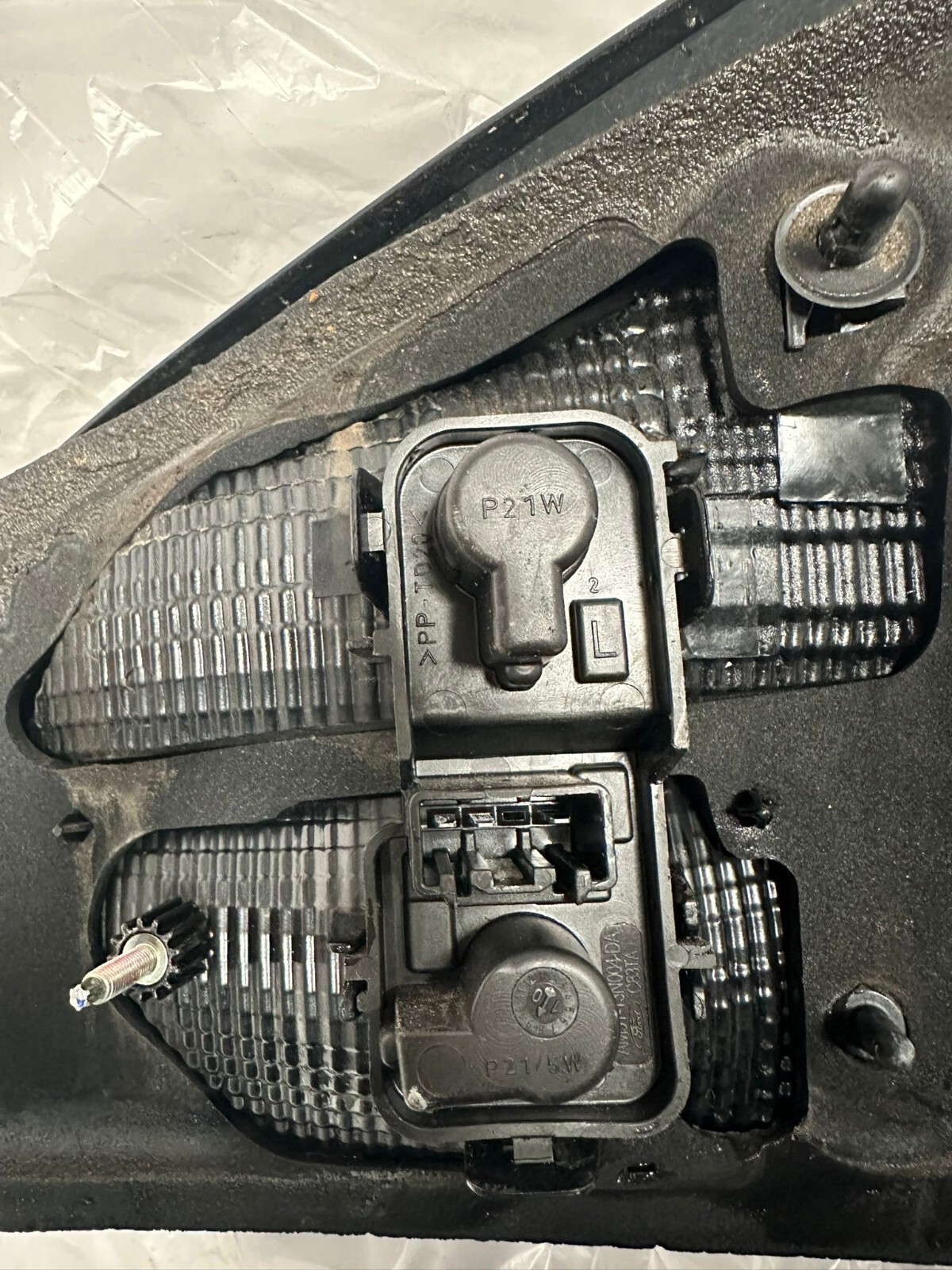 FORD CMAX TAIL LIGHT DRIVER SIDE OFFSIDE RH 2011 5 DOOR (For Ford C