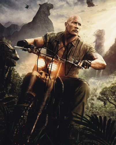 DWAYNE JOHNSON signed Autogramm 20x25cm JUMANJI in Person autograph ACOA