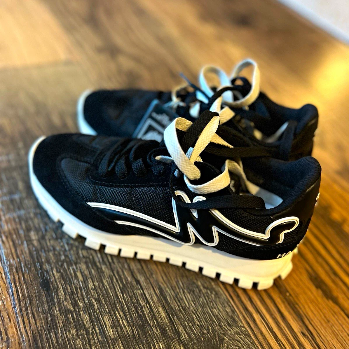 25+ Marc Jacobs White Athletic Shoes for Women for sale | Updated