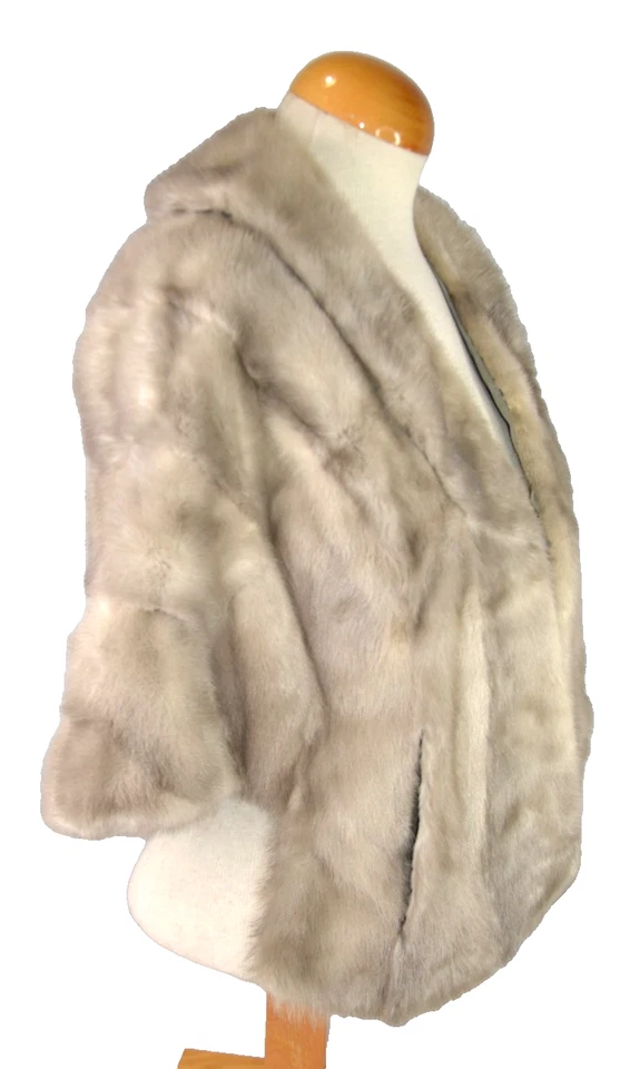 Capa de visón cerúleo plateado estola vintage gris satinado forrado boda invierno encogerse de hombros Foto 4 de 4