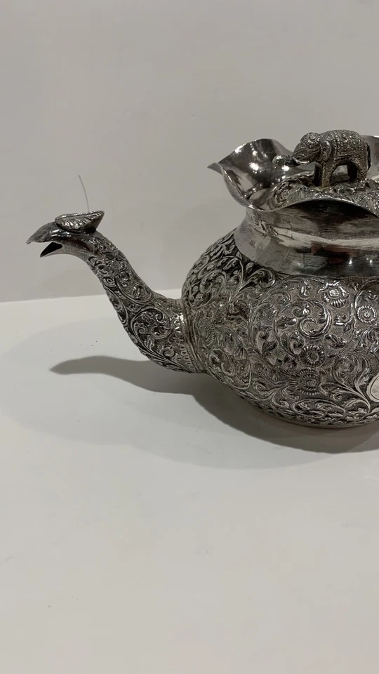 🔥RARE ANTIQUE INDIAN SOLID SILVER TEAPOT, KUTCH SILVER 1890. 532 GMS. BEAUTIFUL - Image 2 of 4