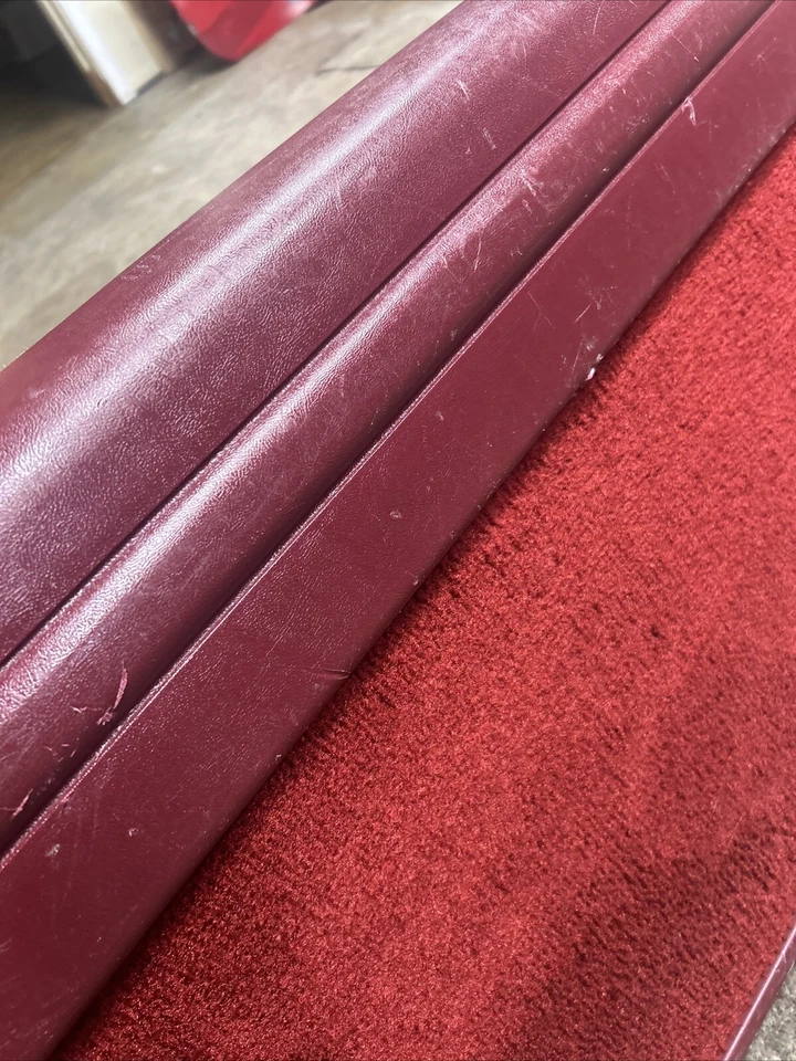 1992-1999 GMC Yukon Escotilha Traseira Tampa Traseira Painel de Acabamento Interior Vermelho OEM OBS Bom - Imagem 4 de 4