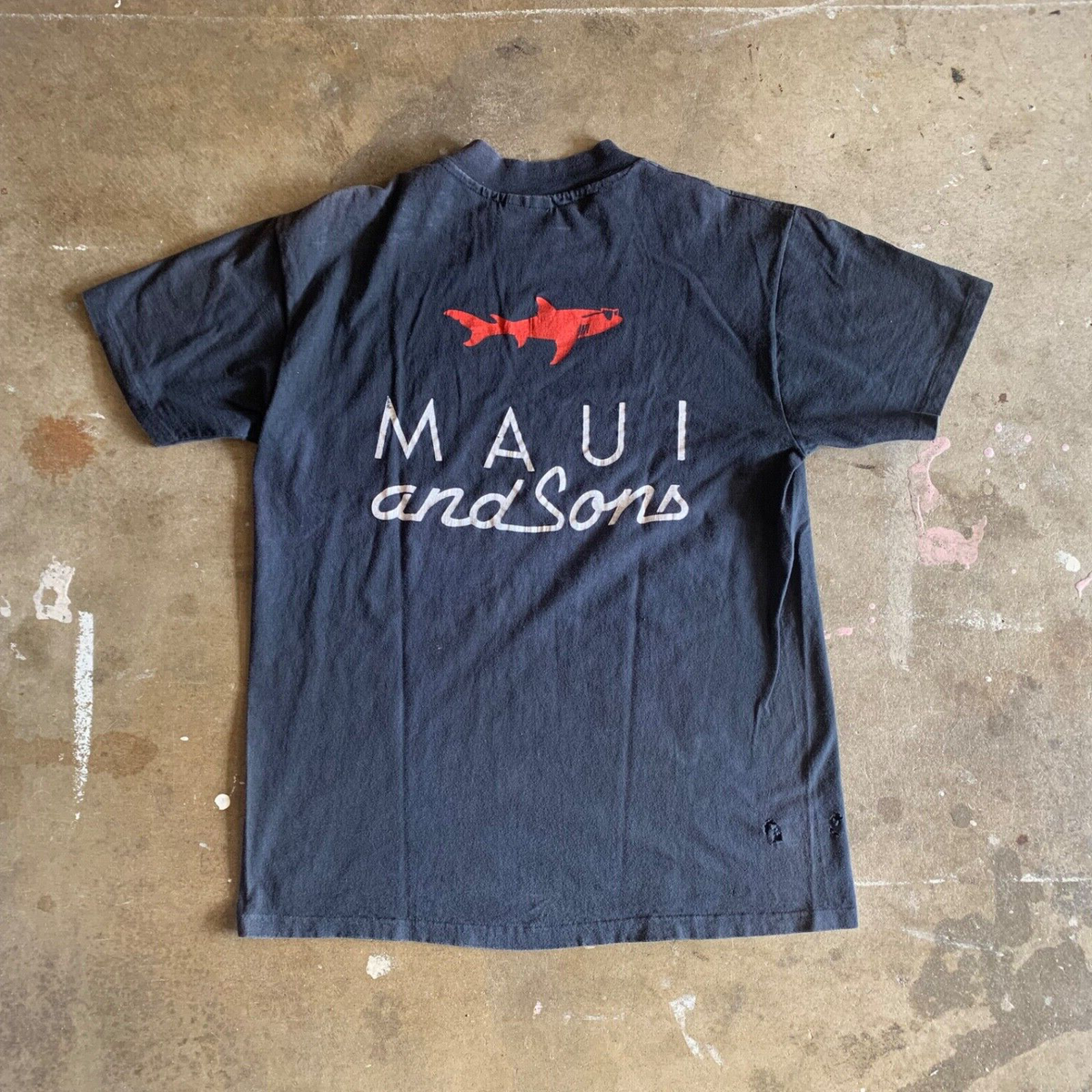 EARLY 80s VINTAGE MAUI & SONS SURF BRAND T-SHIRT MEN SZ M SURFER 