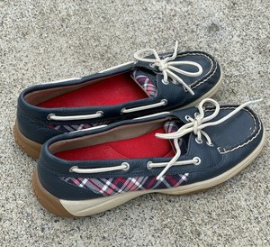 red white and blue sperrys