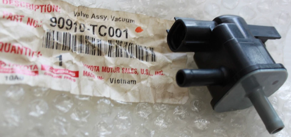 VÁLVULA DE CONMUTACIÓN DE VACÍO ORIGINAL TOYOTA #90910-TC001 Foto 2 de 3