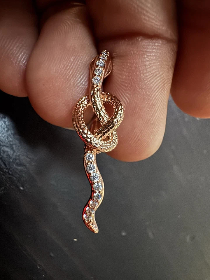 Aretes de circón envueltos en serpiente serpentina estampada 585 14K RG Foto 3 de 4